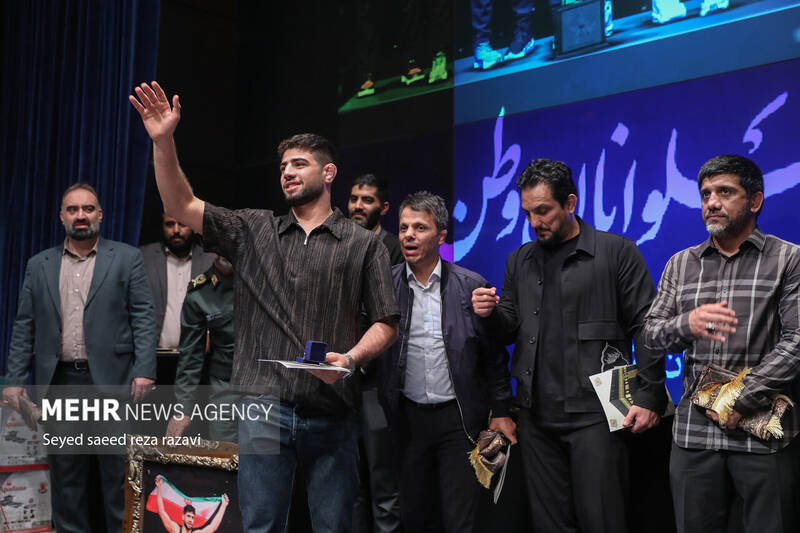 عکس / مراسم تجلیل از قهرمانان تیم ملی کشتی جمهوری اسلامی ایران 23