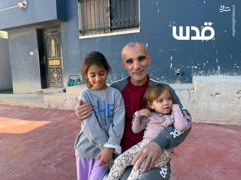 دیدار اسیر فلسطینی با نوهها برای اولین بار +عکس