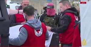 فیلم/ جستجوی اجساد نظامیان صهیونیست در جنوب غزه