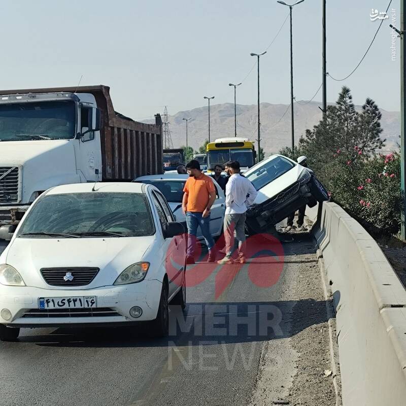 عکس / تصادف زنجیرهای در جاده قم - تهران 3