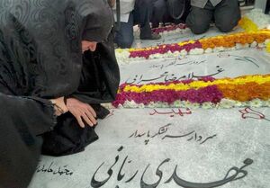 فیلم/ حضور مادر شهید ربانی برای اولین بار سرمزار فرزندش