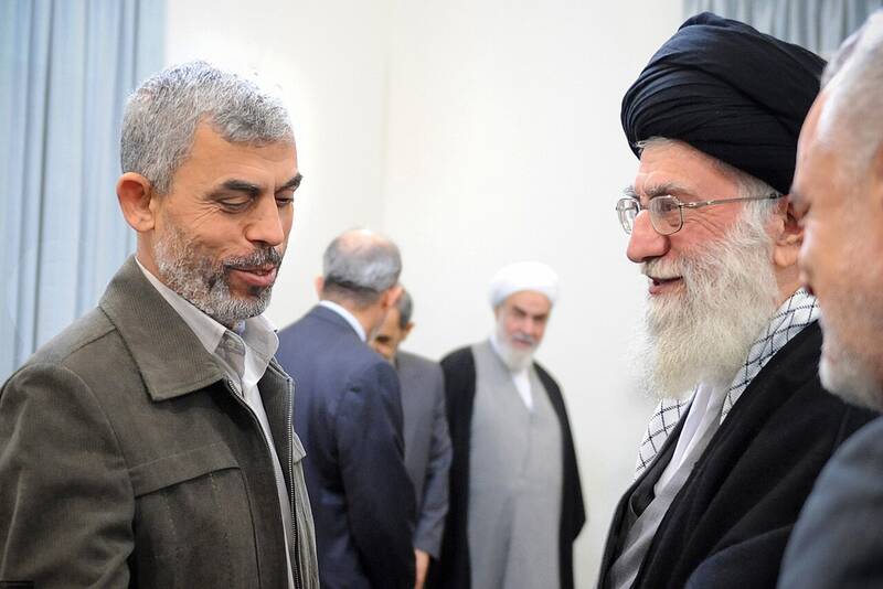 از خان‌یونس تا طوفان الاقصی: روایت زندگی یک فرمانده مقاومت/ سنوار، شمشیر قدس؛ یک سال پس از شهادت قهرمان مقاومت