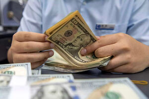 بازگشت آرام قیمت‌ها به کانال‌های قبلی؛ دلار به 107هزار تومان رسید، سکه در مسیر نزولی