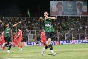 سقوط هلیکوپتر پرسپولیس در خرم‌آباد / خیبر پس از 3 باخت پیاپی اولین باخت پرسپولیس را رقم زد + فیلم