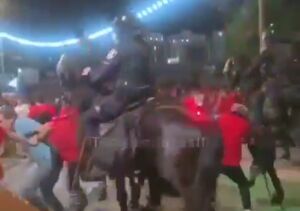 فیلم/ حمله پلیس اسرائیل به تماشاچیان فوتبال در تل‌آویو