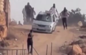 فیلم/ حمله شهرک نشینان صهیونیست به فعال آمریکایی در رام الله