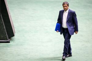 تقلای روزنامه اجاره‌ای برای برگرداندن وزیر معزول به دولت!