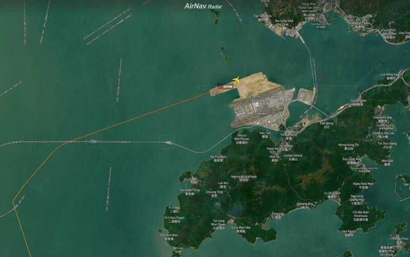 سقوط یک هواپیمای اماراتی در دریا+ تصاویر