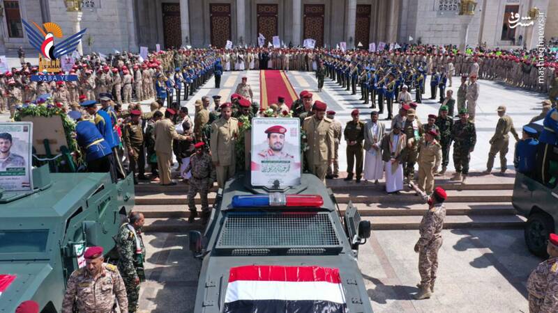 تشییع پیکر رئیس ستادکل ارتش یمن بر دوش هزاران نفر در صنعاء+ عکس و فیلم
