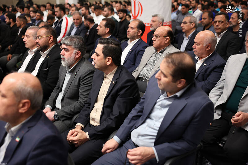 عکس / دیدار مدالآوران ورزشی و المپیادهای علمی با رهبر انقلاب 41