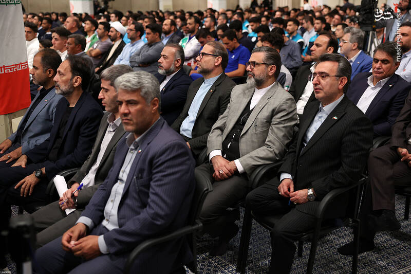 عکس / دیدار مدالآوران ورزشی و المپیادهای علمی با رهبر انقلاب 38