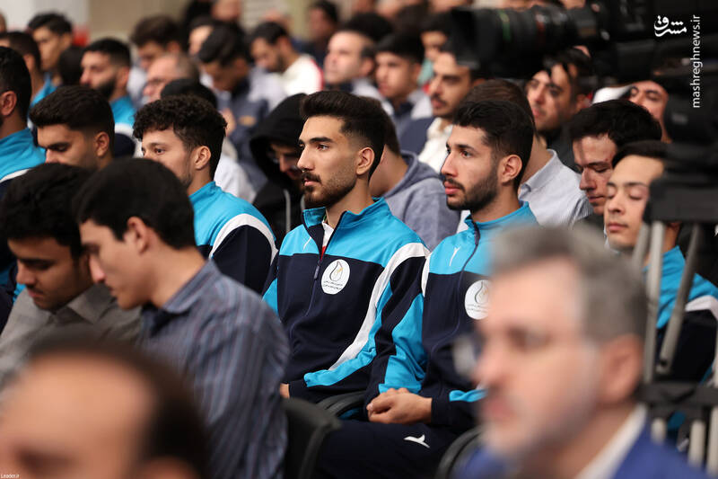 عکس / دیدار مدالآوران ورزشی و المپیادهای علمی با رهبر انقلاب 32
