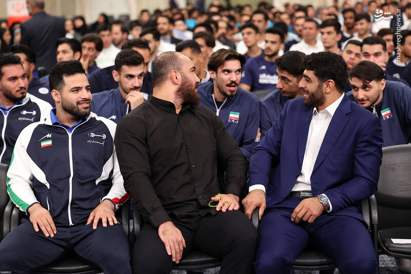 عکس / دیدار مدالآوران ورزشی و المپیادهای علمی با رهبر انقلاب 3
