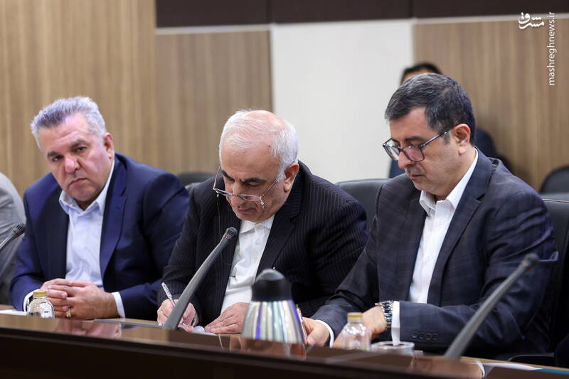 عکس / نشست صمیمی رئیس جمهور با اعضای اتاق بازرگانی ایران 20