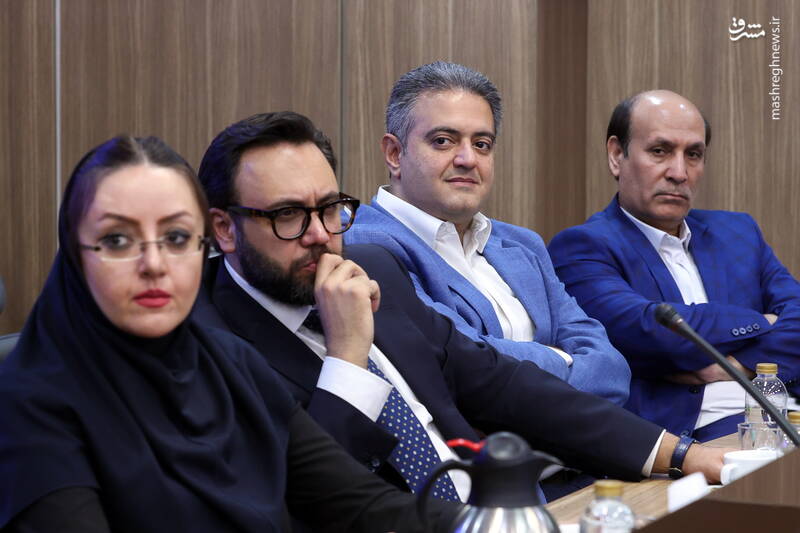عکس / نشست صمیمی رئیس جمهور با اعضای اتاق بازرگانی ایران 19
