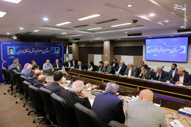 عکس / نشست صمیمی رئیس جمهور با اعضای اتاق بازرگانی ایران 17