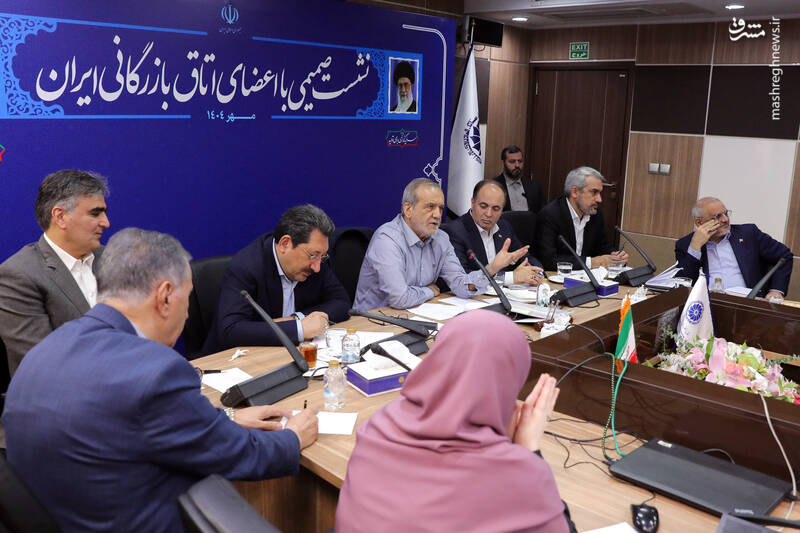 عکس / نشست صمیمی رئیس جمهور با اعضای اتاق بازرگانی ایران 13