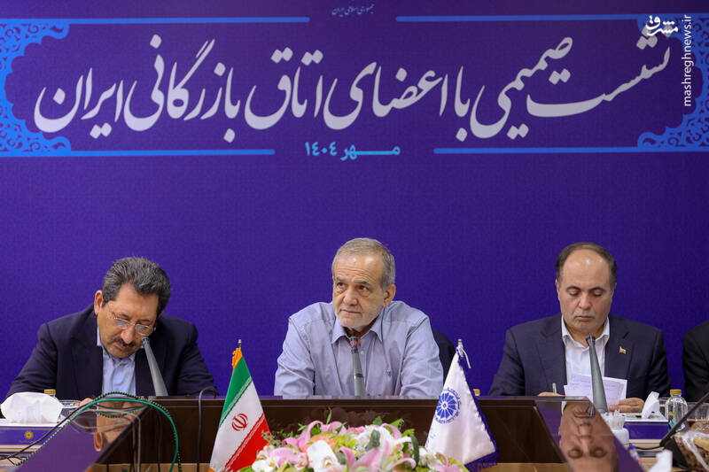 عکس / نشست صمیمی رئیس جمهور با اعضای اتاق بازرگانی ایران 9