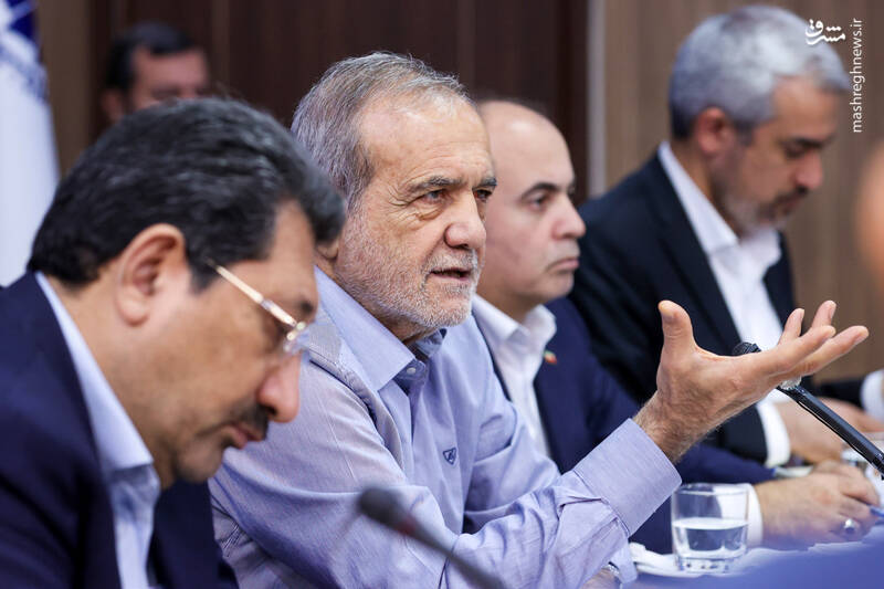 عکس / نشست صمیمی رئیس جمهور با اعضای اتاق بازرگانی ایران 8