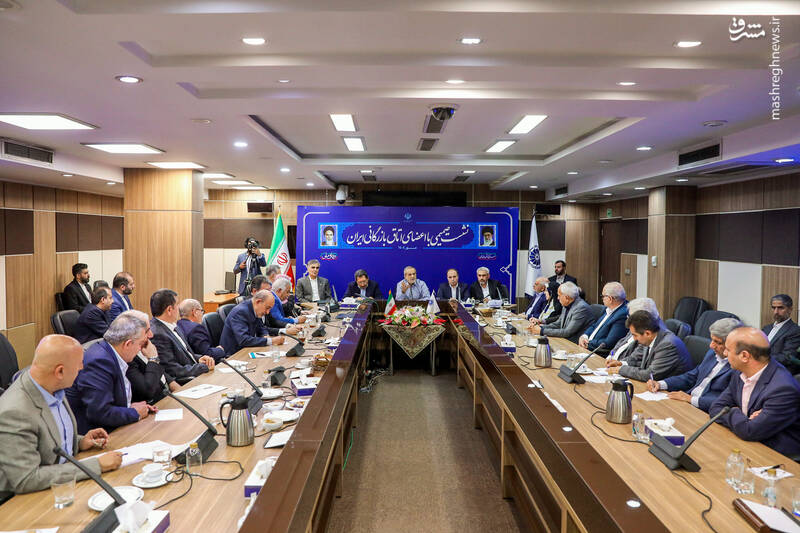 عکس / نشست صمیمی رئیس جمهور با اعضای اتاق بازرگانی ایران 21