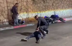 بازداشت وحشیانه دو جوان فلسطینی توسط پلیس اسرائیل