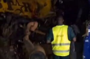 فیلم/ کشته شدن بیش از ۶۰ نفر در تصادف زنجیره‌ای در "اوگاندا"