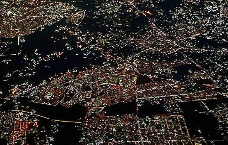 عکس/ تهران در شب از نمایه کابین خلبان