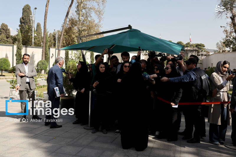 عکس / اعضای هیأت دولت در جمع خبرنگاران 25
