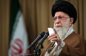 فیلم / بیانات رهبر انقلاب در دیدار دستاندرکاران گردهمایی بینالمللی آیتالله نائینی