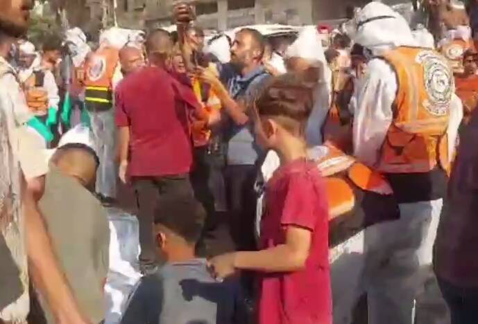  بیرون کشیدن پیکر ۸۰ شهید از خانواده شحیبر در غزه از زیر آوار