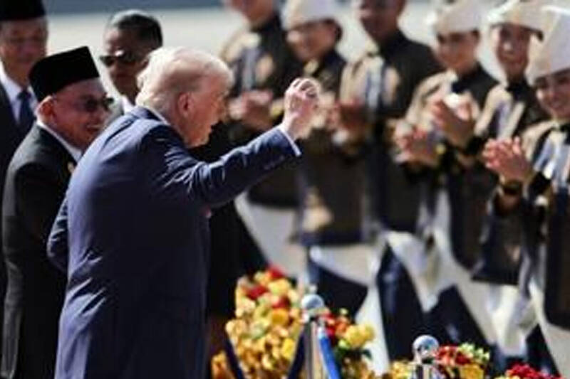  حرکات موزن ترامپ هنگام ورود به کوالالامپور