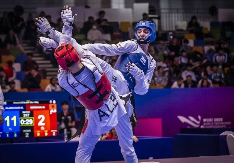 ضربه،بازيكن،برخورد،ادامه،پزشك،خطا،اخطار،داور،داوران،ناحيه،تو ...