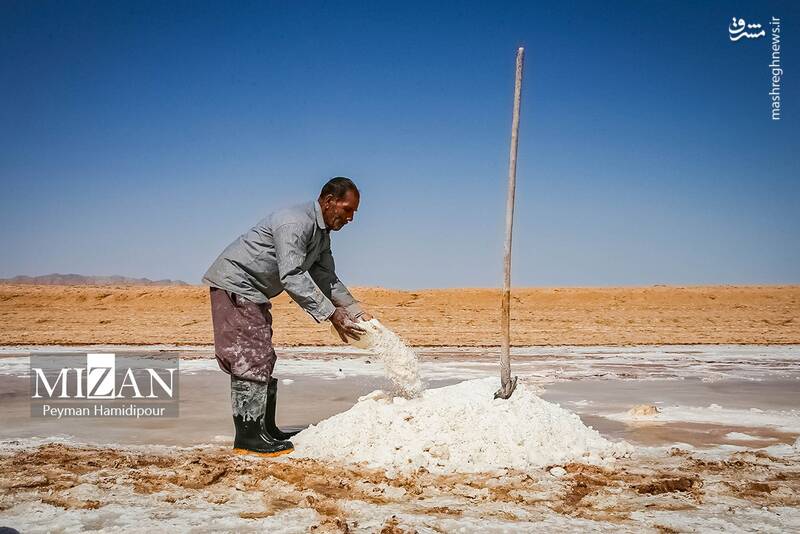 عکس / برداشت سنتی نمک در خراسان شمالی 20