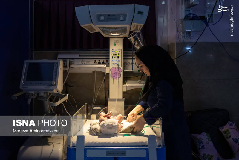 عکس / پرستار؛ نگهبان جان و تکیهگاه امید بیمار 58