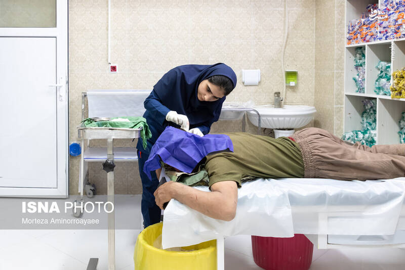 عکس / پرستار؛ نگهبان جان و تکیه‌گاه امید بیمار 22