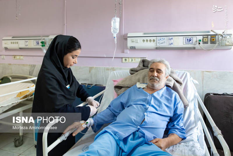 عکس / پرستار؛ نگهبان جان و تکیه‌گاه امید بیمار 26