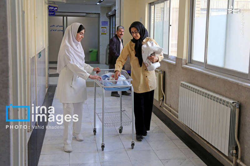 عکس / پرستار؛ نگهبان جان و تکیه‌گاه امید بیمار 69