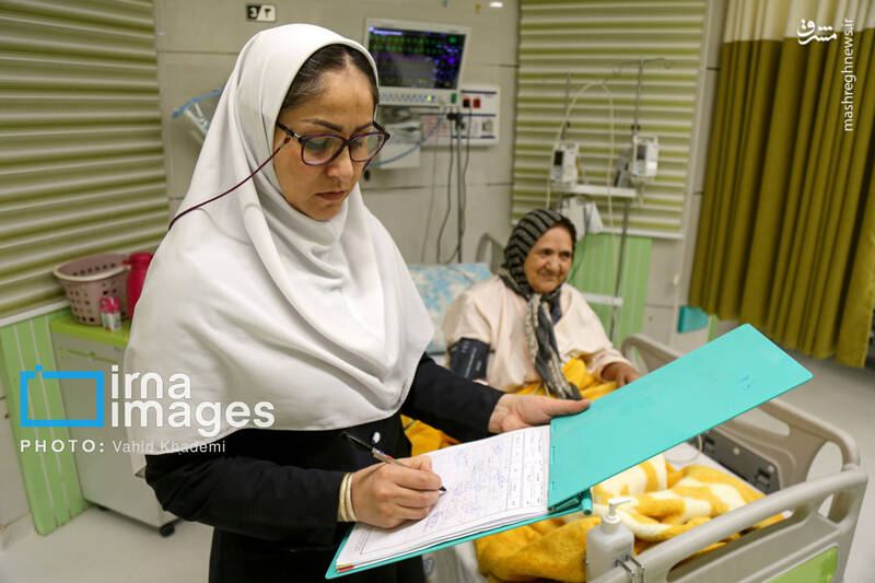 عکس / پرستار؛ نگهبان جان و تکیه‌گاه امید بیمار 63
