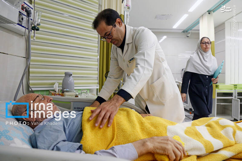 عکس / پرستار؛ نگهبان جان و تکیه‌گاه امید بیمار 61