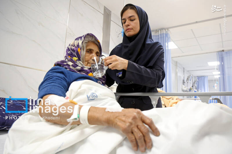 عکس / پرستار؛ نگهبان جان و تکیه‌گاه امید بیمار 59