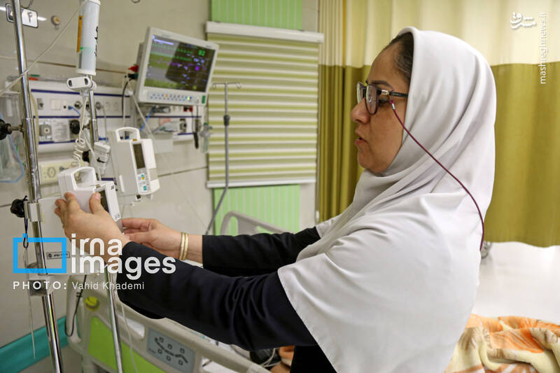 عکس / پرستار؛ نگهبان جان و تکیهگاه امید بیمار 57