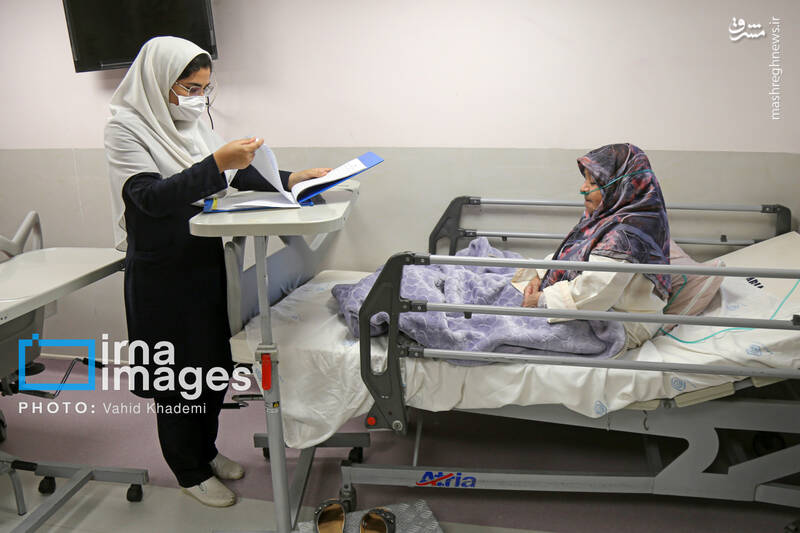 عکس / پرستار؛ نگهبان جان و تکیه‌گاه امید بیمار 37