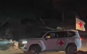 فیلم/ لحظه تحویل جسد اسیر صهیونیست توسط حماس به صلیب سرخ