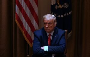 پشت پرده یک نفوذ اطلاعاتی در کاخ سفید / صهیونیست‌ها چگونه ترامپ را در جنگ 12 روزه بازی دادند؟