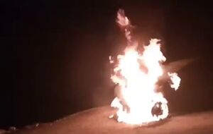 فیلم/ به آتش کشیدن خودرو فلسطینیان در رام‌الله