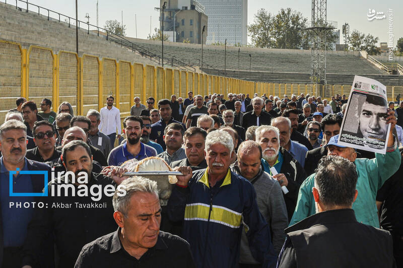 عکس / تشییع پیکر اکبر کارگر جم 38