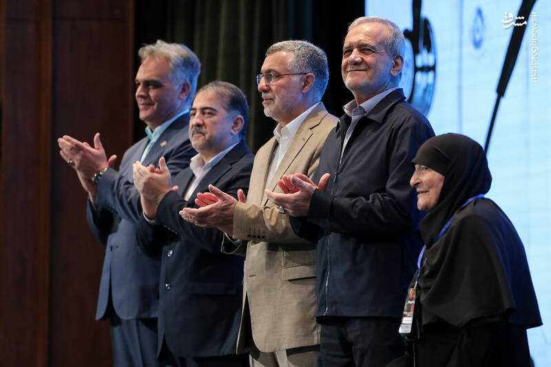 عکس / حضور پزشکیان در مراسم گرامیداشت مقام پرستار 23