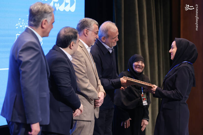 عکس / حضور پزشکیان در مراسم گرامیداشت مقام پرستار 20