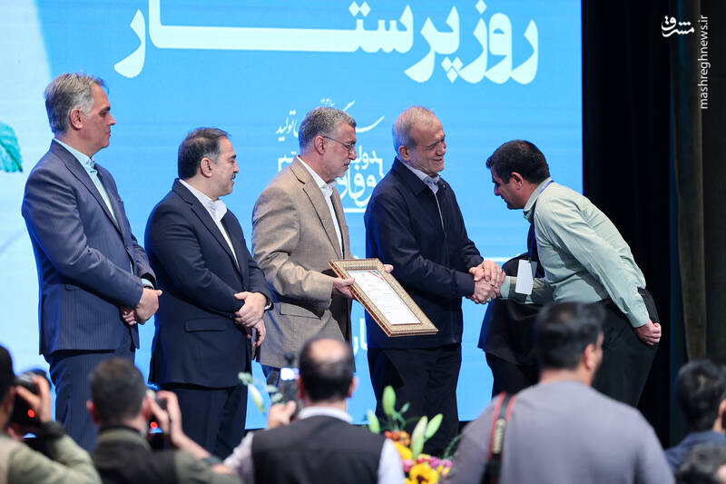 عکس / حضور پزشکیان در مراسم گرامیداشت مقام پرستار 19