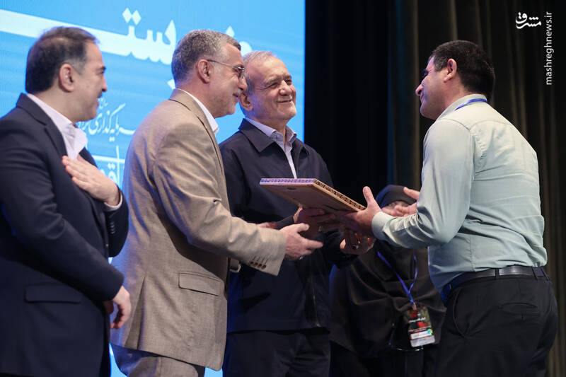 عکس / حضور پزشکیان در مراسم گرامیداشت مقام پرستار 11